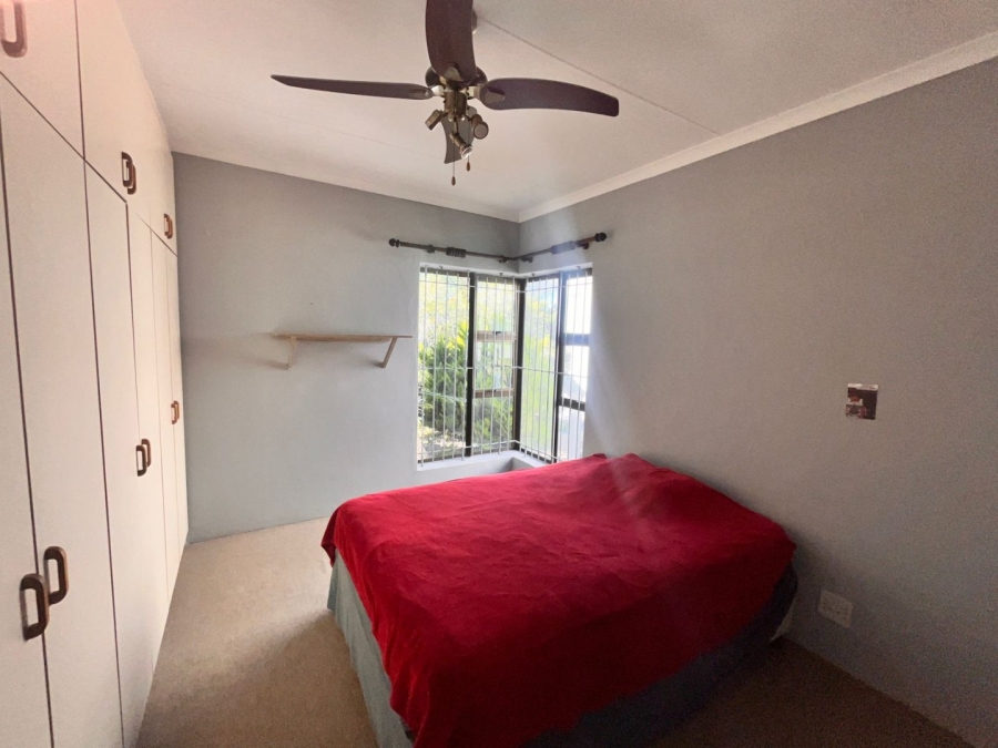 6 Bedroom Property for Sale in Wavecrest Eastern Cape